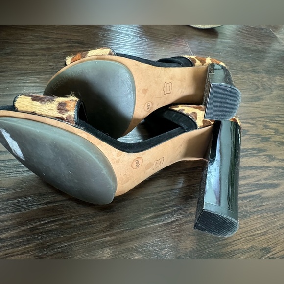 BCBG Maxazria Stack Heel Sandal Pumps Multi Black Brown Camel Animal Print 7M - Picture 3 of 9